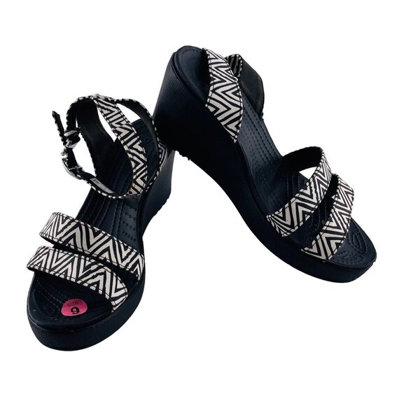 Crocs Black & White Geometric Pattern Wedge Sandals Womens Size 9 - Picture 1 of 3